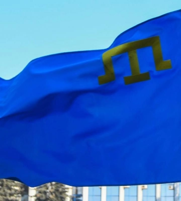 У Рівному підняли кримськотатарський прапор