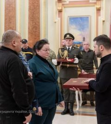 Рідним полеглого воїна з Полтавщини вручили його нагороду  орден Золота Зірка