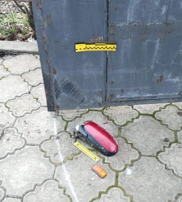 Протаранив ворота сусіда автомобілем та жбурнув у двір гранату - на Миколаївщині затримано чоловіка