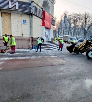 Нічний обстріл Харкова: росіяни вдарили БПЛА прямо в центр міста (фото «прильотів»)
