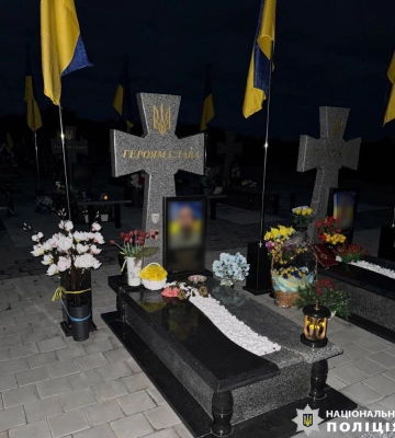 Чоловік обкрадав могили загиблих Героїв на Поліссі (ФОТО)