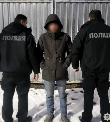 Чоловік обкрадав могили загиблих Героїв на Поліссі (ФОТО)