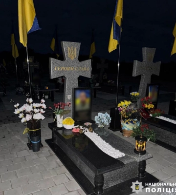 Чоловік обкрадав могили загиблих Героїв на Поліссі (ФОТО)