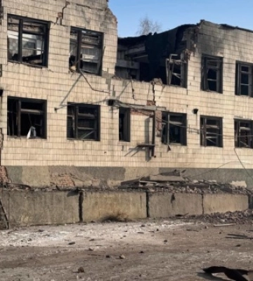 На підприємство у Глухові російські війська скинули 3 авіабомби: поранено чоловіка