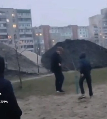 У Києві троє підлітків побили 14-річного хлопця і виклали відео в мережу