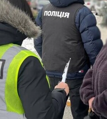 Изготавливали документы за $2000: в Житомире задержаны два человека, помогавшие военнообязанным выезжать за границу, - СМИ.&amp;hellip;