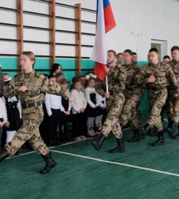 Оккупанты в Мелитополе устроили пиар на "парте героя" 