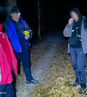 Гірські рятувальники допомогли харківському туристу