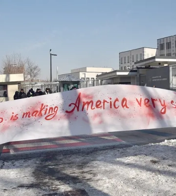 Америко, прокинься: українці вийшли на мітинг біля посольства США у Києві 
