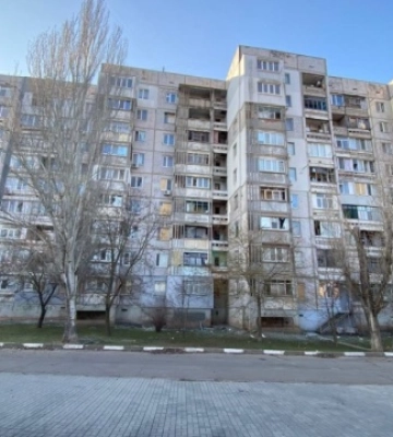 У Херсоні показали наслідки ранкового обстрілу Корабельного району