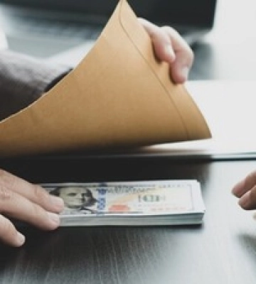 Українці звинувачують владу та антикорупційні органи у високому рівні корупції - дослідження