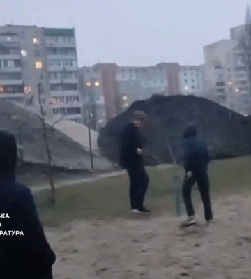 У Києві троє підлітків побили 14-річного хлопця і виклали відео в мережу