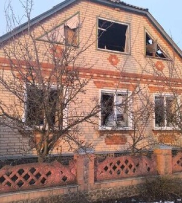Сили РФ завдали двох ударів по селищу Золочів, є постраждалі – Харківська ОВА
