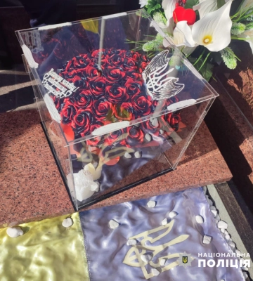 У Чернівцях затримали крадійку з могили військового