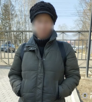У Чернівцях жінка обікрала могилу військового – поліція встановила її особу