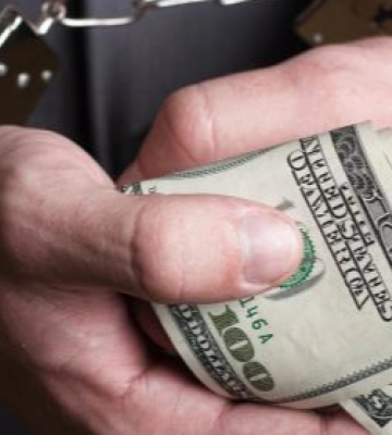 У Луцькому районі торік затримали понад 10 службовців-хабарників