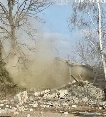 Армія РФ атакувала по Гуляйполе авіабомбами: зруйновано будівлі, під завалами можуть бути люди