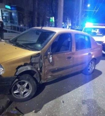 Водій влаштувавши ДТП зник з місця аварії