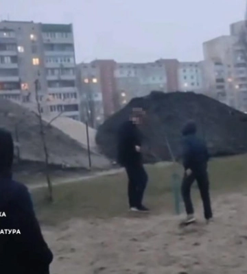 У Києві троє підлітків побили 14-річного хлопця і виклали відео в мережу