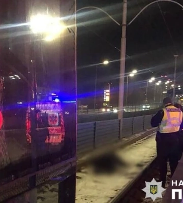 У Києві трамвай збив на смерть людину