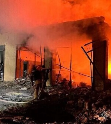 Наслідки ракетної атаки РФ на Кривий Ріг: 1 людина загинула, 5 поранені. Пошкоджено 12 багатоповерхівок, пансіонат, церкву, АЗС.&amp;hellip;
