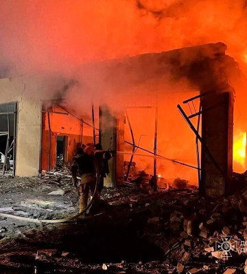 &quot;Горить ресторан&quot;: після потужних вибухів у Кривому Розі є загиблий - з&#039;явилися кадри наслідків (ФОТО, ВІДЕО)