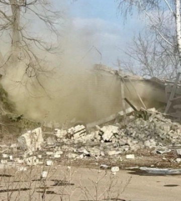 Армія РФ атакувала по Гуляйполе авіабомбами: зруйновано будівлі, під завалами можуть бути люди