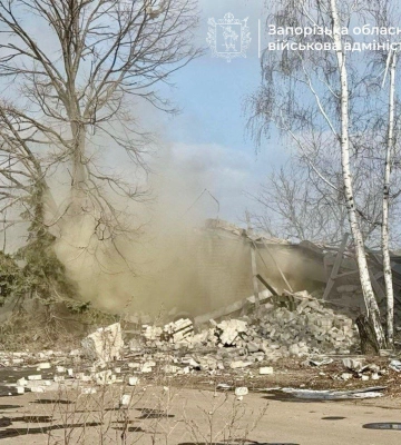 Армія РФ атакувала по Гуляйполе авіабомбами: зруйновано будівлі, під завалами можуть бути люди