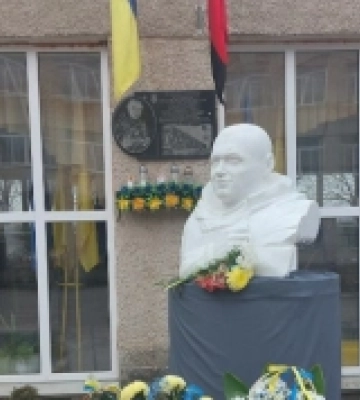 У Бережанах увічнили пам’ять першого Героя України Віталія Скакуна