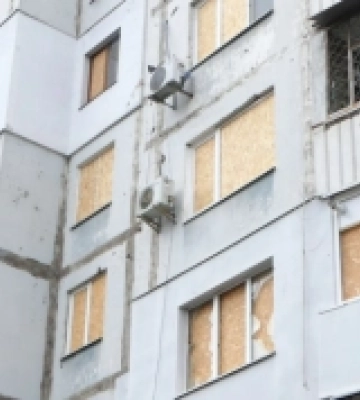 Пошкоджені багатоповерхівка, СТО та автомийка: які наслідки російського удару по Корабельному району Херсона