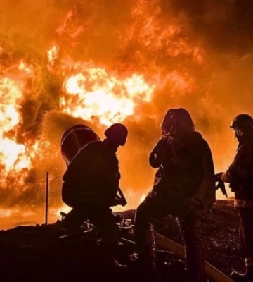 На Київщині через падіння уламків дронів виникла пожежа на об&#039;єкті промисловості