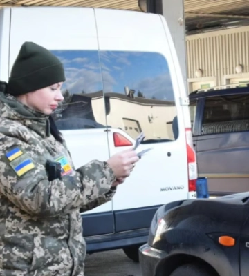 Кабмін змінив правила перетину кордону для перевізників медичних вантажів і гуманітарної допомоги