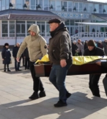 У Первомайську провели в останню путь українського воїна
