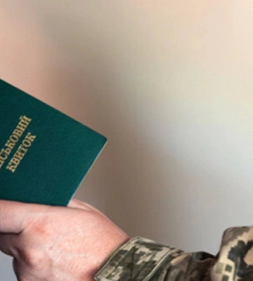 Двоє посадовців ЗСУ за декілька тисяч доларів оновлювали дані у ТЦК на Волині