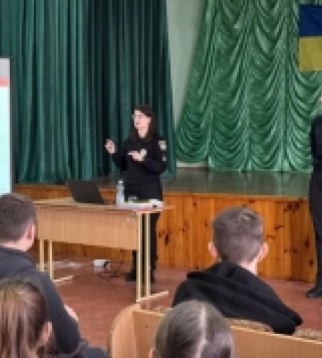 У ліцеї на Волині полісмени говорили зі школярами про недопущення жорстокості й насильства серед дітей