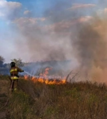 У семи селах Рівненського району та Рівному горіла суха трава на понад десяти гектарах