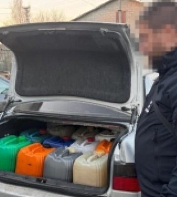 ДБР викрило схему розкрадання пального у військовій частині на Рівненщині