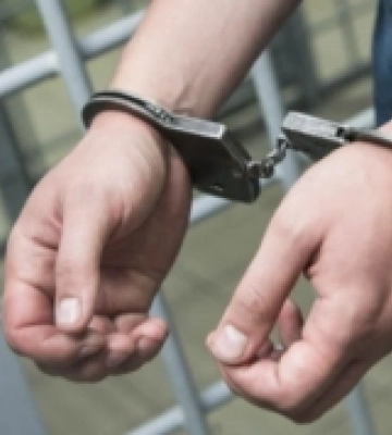 У Луцьку біля «Гроно маркету» патрульні затримали чоловіка та завезли в ТЦК (відео)