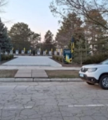 У Білгород-Дністровському районі осквернили портрет загиблого воїна на Алеї памʼяті