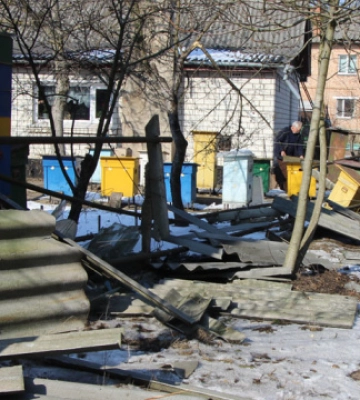 У Сновську на Чернігівщині показали наслідки від нічного удару дрона РФ У Сновську на Чернігівщині показали наслідки від нічного удару дрона РФ