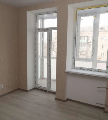 У Вознесенівському районі Запоріжжя відновлюють будинок, пошкоджений ворожою ракетою