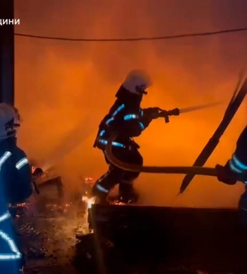 У Шостці рятувальники ліквідували загоряння гаража
