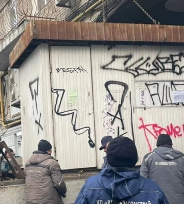Комунальники прибрали з вулиць Києва найзанедбаніші кіоски 