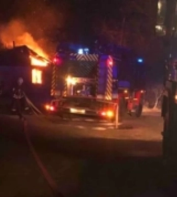 На Волині загорівся будинок: працюють рятувальники