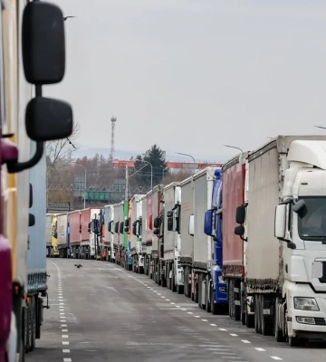 Нові правила перевезення гуманітарних вантажів за кордон: водіїв Дніпра попередили про зміни