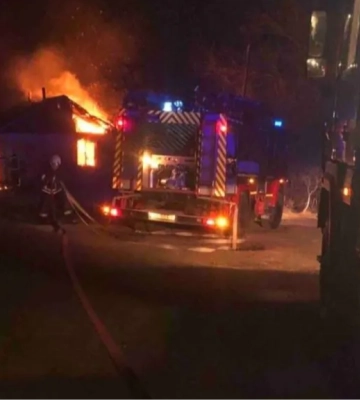 На Волині загорівся будинок: працюють рятувальники