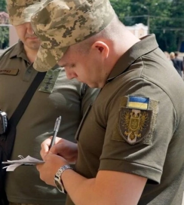 На Сумщині чоловік напав на поліцейського та співробітника ТЦК
