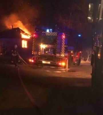 На Волині загорівся будинок: працюють рятувальники