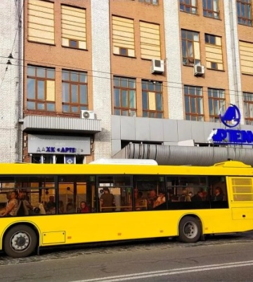 У Києві змінять правила руху під час тривог: водіїв попередили