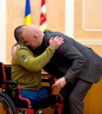 В Одеській мерії ветерану ЗСУ – учаснику Ігор нескорених вручили почесну нагороду